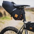 Torba podsiodłowa Restrap Saddle Bag, 14L, czarno/pomarańczowa