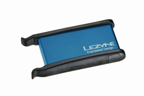 Łatki Lezyne Lever Kit, pudełko, 2x łyżki, 6x łatki samoprzylepne, tarka, łatka opona, niebieskie
