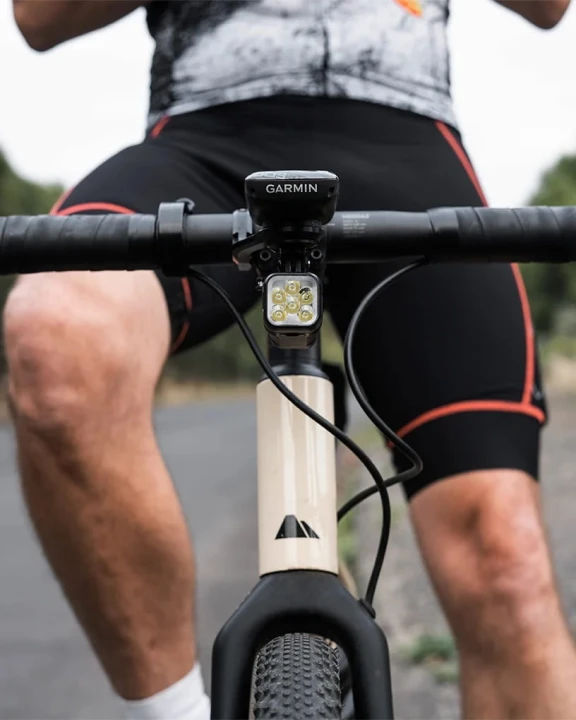 Lampka rowerowa Knog Blinder Pro 1300, przednia
