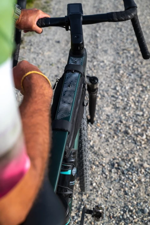 Rower gravelowy Bianchi Arcadex Pro 2024, Dark Forest, Apex:GX eTap AXS 1x128.jpg