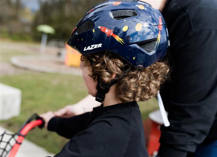 Kask Lazer Nutz 2.0 KinetiCore, Kosmos_3.jpg