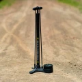 Pompka podłogowa Lezyne Gravel Digital Drive Black_4.webp