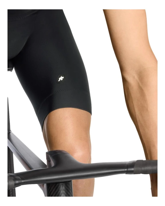 Spodenki kolarskie Assos EQUIPE R Spring:Fall S11 Bib Shorts Black Series_8.jpeg