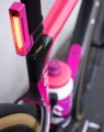 Tylna lampka rowerowa:do biegania Knog x EF Plus Ltd. Collection_6.webp