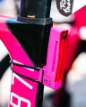 Tylna lampka rowerowa:do biegania Knog x EF Plus Ltd. Collection_3.webp