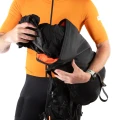 Plecak z bukłakiem Restrap Rolltop Hydration Vest_3.webp