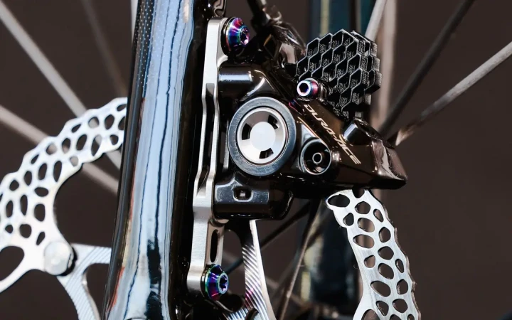 Śruby tytanowe AbsoluteBlack okładzin hamulcowych Shimano PVD Rainbow