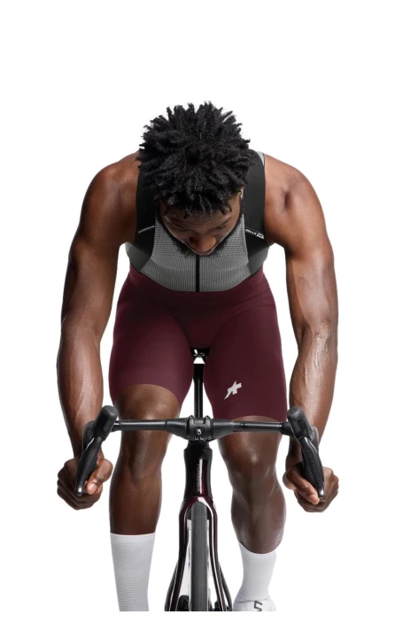 Spodenki kolarskie Assos MILLE GT S11 Bib Shorts Burgundy Red_5.jpeg