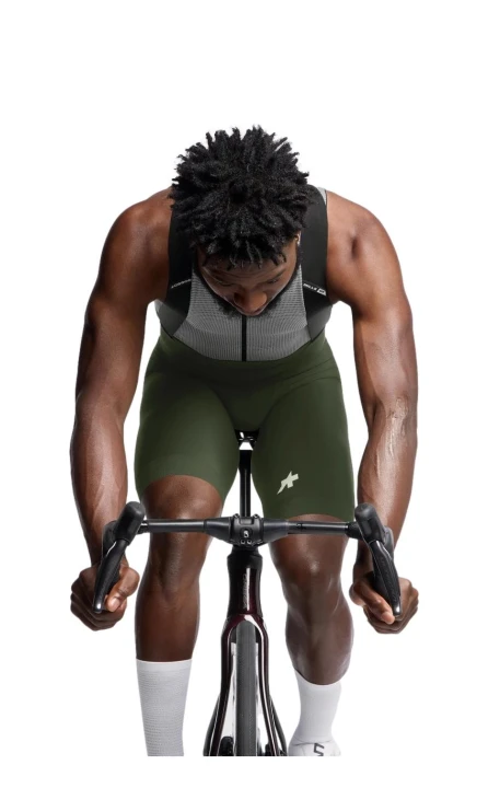 Spodenki kolarskie Assos MILLE GT S11 Bib Shorts Moss Green_4.jpeg