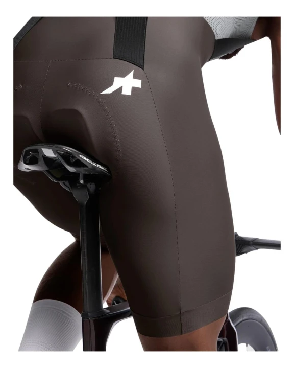 Spodenki kolarskie Assos MILLE GT S11 Bib Shorts Wild Brown_3.jpeg