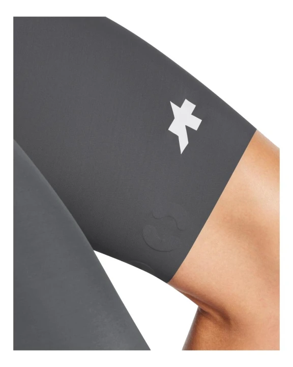 Spodenki kolarskie Assos EQUIPE R S11 Bib Shorts Robust Grey_1.jpeg