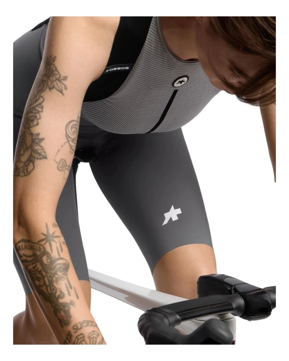 Spodenki kolarskie damskie Assos DYORA R S11 Robust Grey_7.jpeg