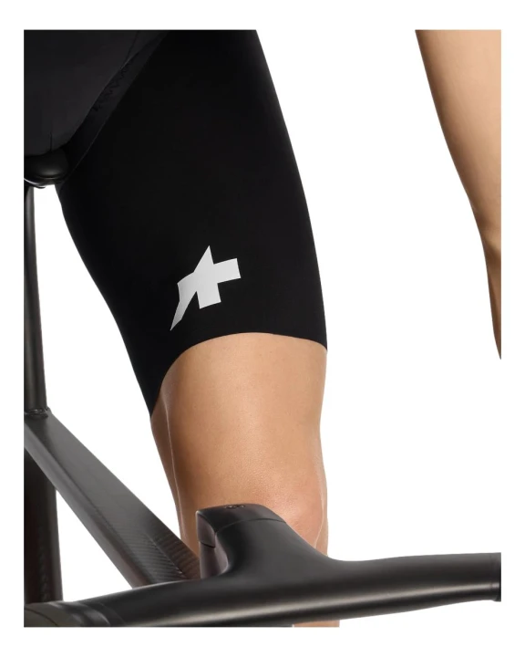 Spodenki kolarskie Assos Equipe RSR S11 Bib Shorts Black Series_2.jpeg