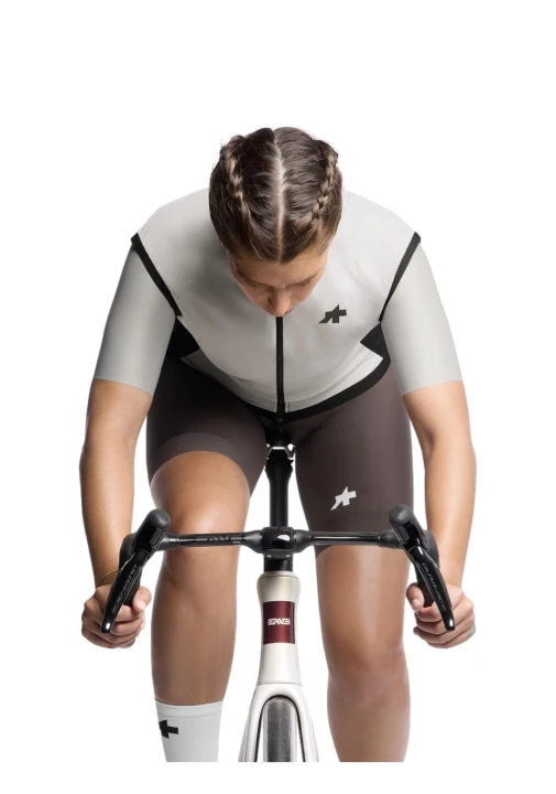 Kamizelka kolarska damska Assos UMA GT S11 Wind Vest Almond Milk_4.jpeg