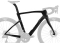 Rama-Pinarello-Dogma-F-Czarna Black-on-black.jpg