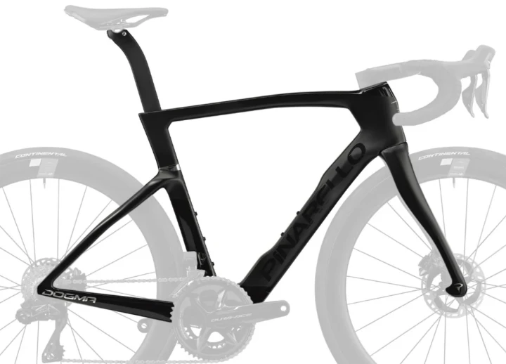 Rama-Pinarello-Dogma-F-Czarna Black-on-black.jpg