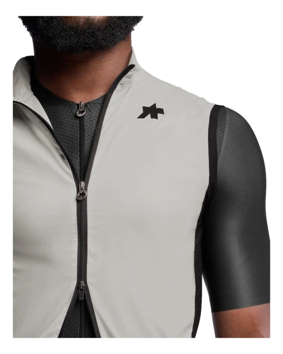 Kamizelka kolarska Assos MILLE GT S11 Wind Vest Almond Milk_2.jpeg