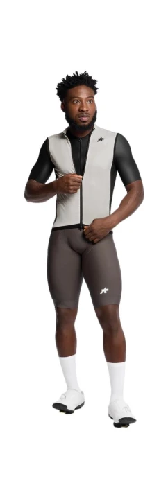 Kamizelka kolarska Assos MILLE GT S11 Wind Vest Almond Milk_3.jpeg