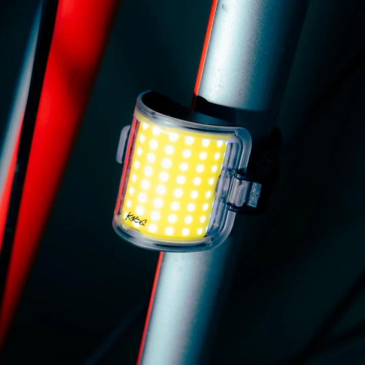 Przednia lampka rowerowa Knog Cobber Mini.webp