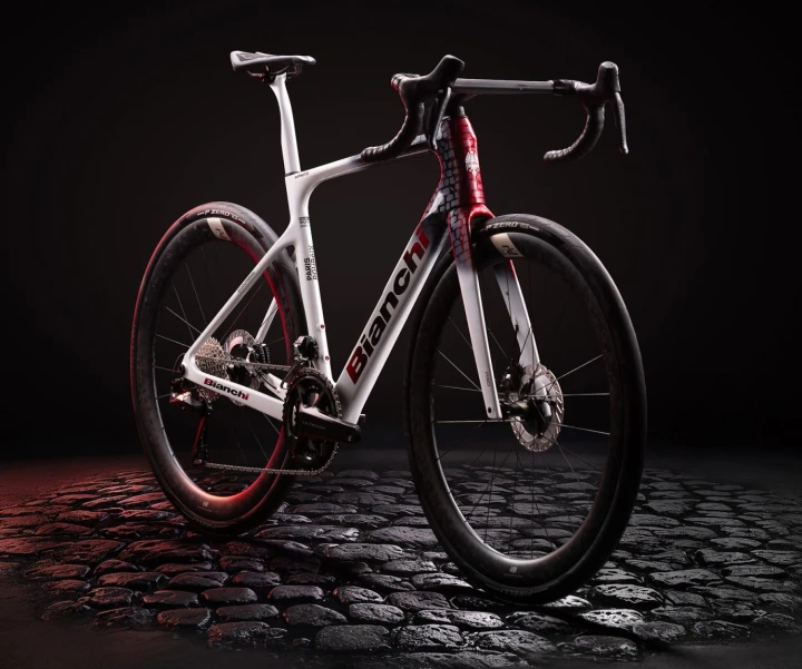 Rower szosowy Bianchi Infinito Paris Roubaix Edition, Ultegra 4iiii, RC 49R_22.jpg