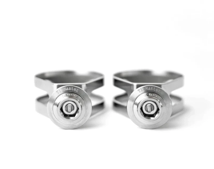 Obejmy klamkomanetek Sixweel Ti-Master Titanium Shifter Clamps_2 copy.jpg