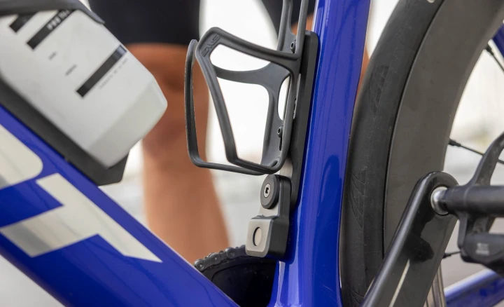 Uchwyt lokalizatora Bike Alarm and Finder Bottle Cage Adaptor_1.jpg
